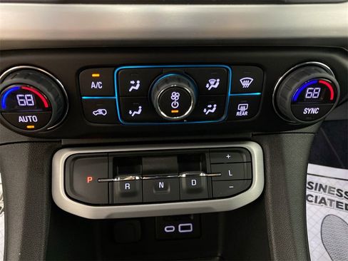 Used 2023 GMC Acadia SLE w/ Driver Convenience Package image 18