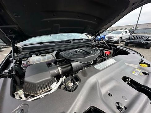 Used 2025 Jeep Wagoneer 4WD w/ Premium Group I image 14