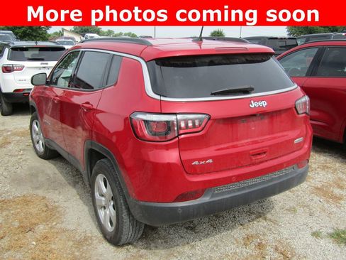 Used 2018 Jeep Compass Latitude w/ Popular Equipment Group AWD/4WD image 3