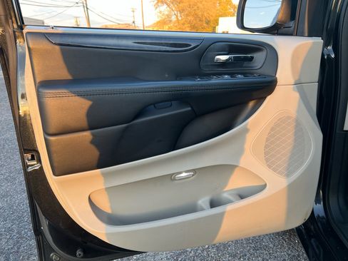 Used 2017 Dodge Grand Caravan SE w/ Power Window Group image 14