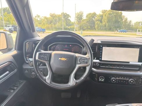 Used 2022 Chevrolet Silverado 1500 LT AWD/4WD image 25