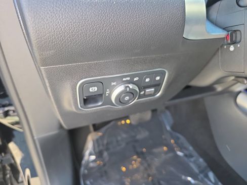Certified 2025 Mercedes-Benz GLB 250 4MATIC image 23