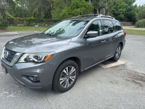 Used 2019 Nissan Pathfinder SL FWD image 1