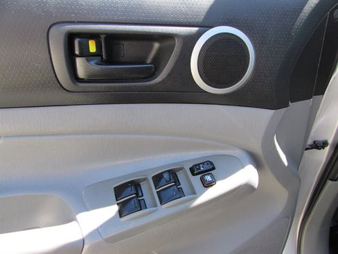 Used 2010 Toyota Tacoma PreRunner RWD image 21
