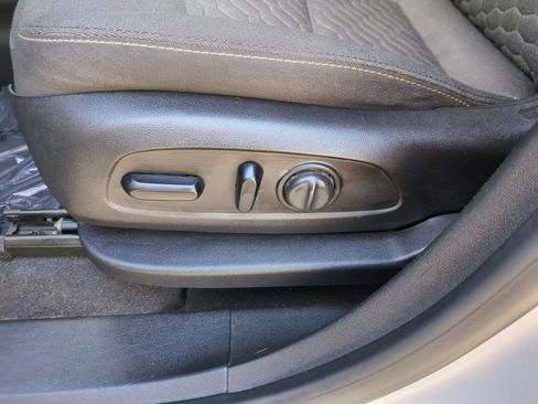 Used 2020 Chevrolet Equinox LT AWD/4WD image 13