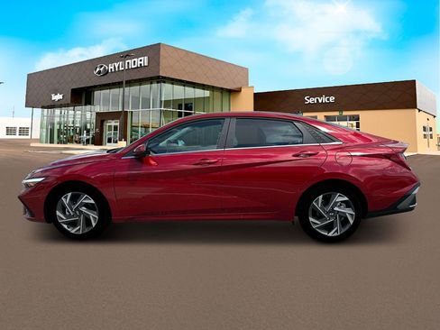 New 2025 Hyundai Elantra SEL image 3
