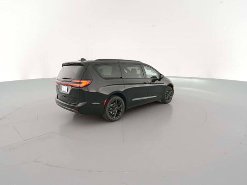 New 2026 Chrysler Pacifica Limited w/ S Appearance Package image 12