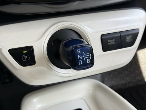 Used 2016 Toyota Prius Four w/ Advanced Technology Package FWD image 21