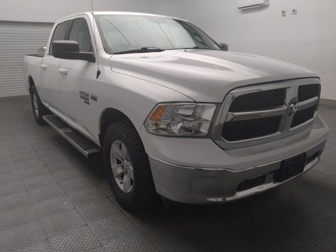 Used 2019 RAM 1500 Classic SLT RWD image 13