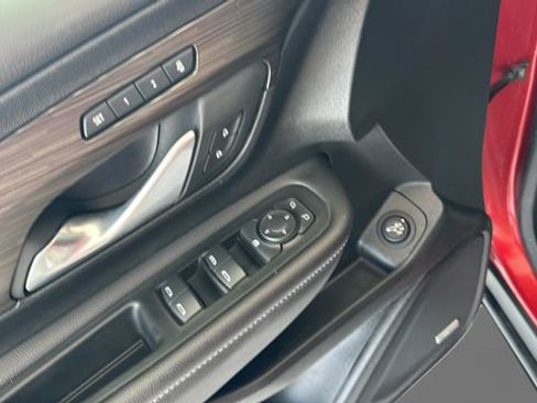 Used 2022 GMC Terrain SLT w/ Infotainment Package II AWD/4WD image 8