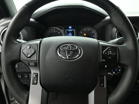 Used 2022 Toyota Tacoma TRD Off-Road w/ Technology Package AWD/4WD image 12