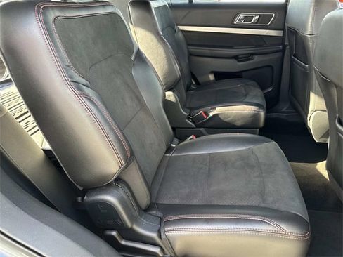 Used 2018 Ford Explorer XLT w/ Equipment Group 202A image 12