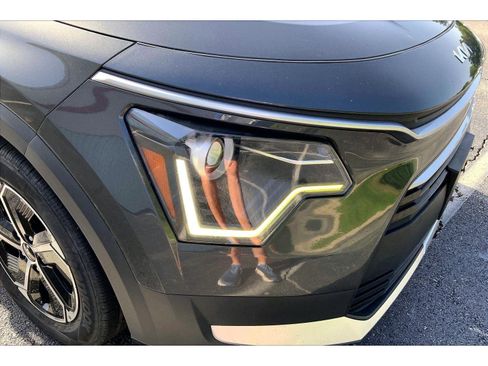Used 2023 Kia Niro EX FWD image 25