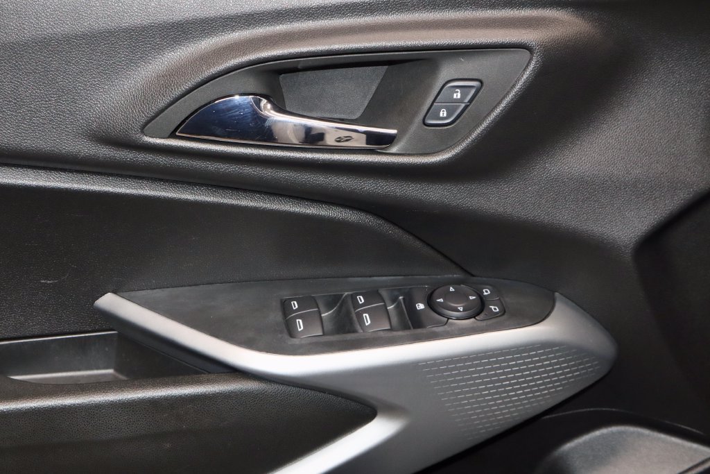 Used 2025 Chevrolet Trax LS FWD image 22