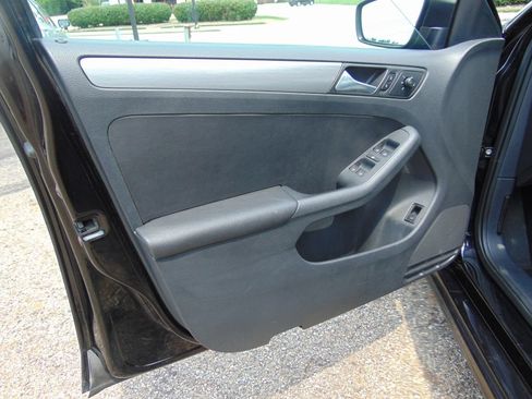 Used 2016 Volkswagen Jetta Sport FWD image 23