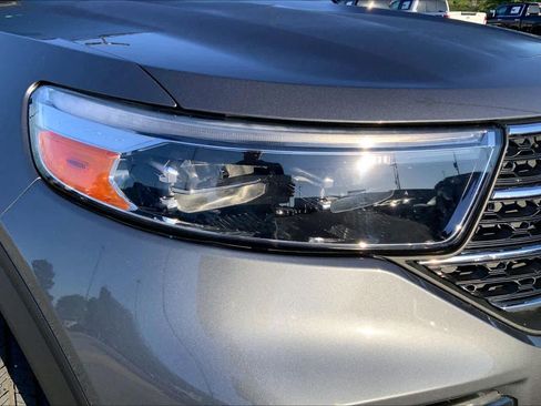 Used 2022 Ford Explorer XLT w/ Equipment Group 202A image 26