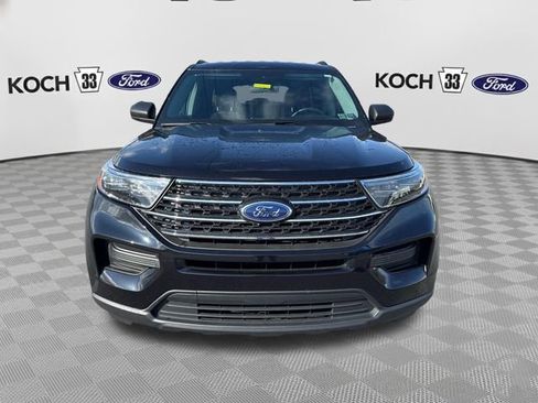 Used 2023 Ford Explorer XLT image 2