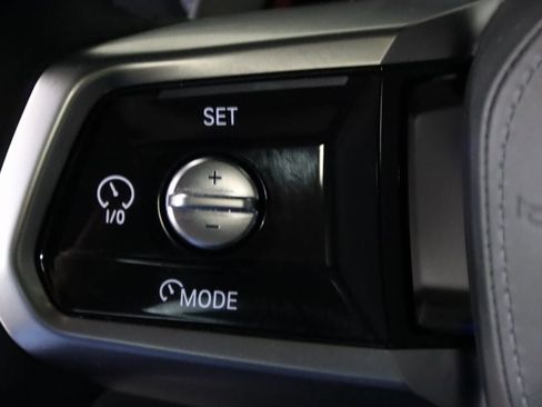 Used 2023 BMW 760i xDrive image 16