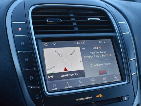 Used 2020 Lincoln Nautilus Reserve image 11