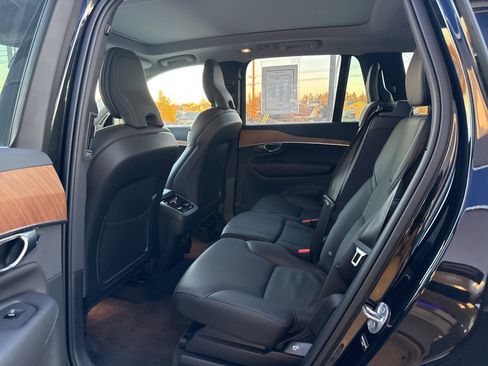 Used 2025 Volvo XC90 B6 Plus image 9