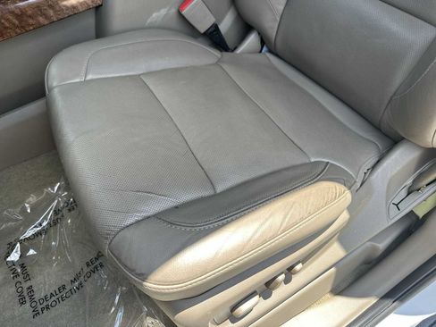 Used 2019 Chevrolet Tahoe Premier AWD/4WD image 17