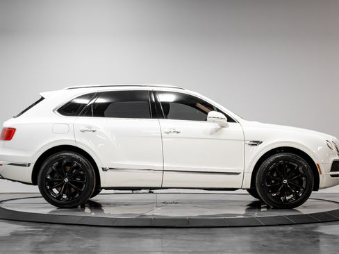 Used 2019 Bentley Bentayga image 15