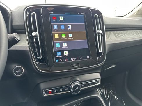 Certified 2025 Volvo XC40 B5 Core image 24