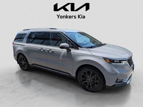 Used 2023 Kia Carnival SX FWD image 5