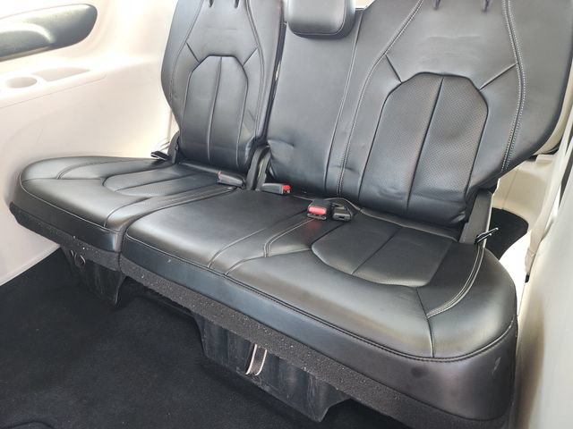 Used 2023 Chrysler Pacifica Touring-L FWD image 32