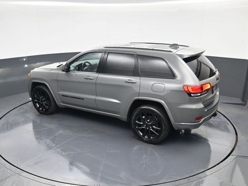 Used 2022 Jeep Grand Cherokee Laredo X image 29