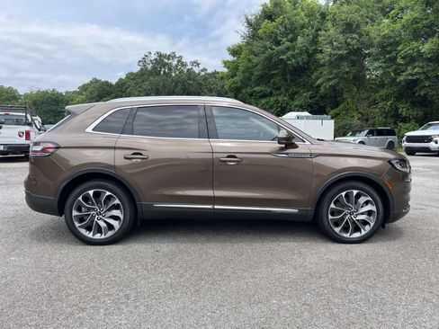 Used 2022 Lincoln Nautilus Reserve FWD image 2