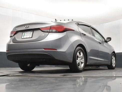 Used 2015 Hyundai Elantra SE image 13