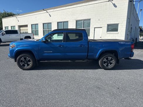 Used 2017 Toyota Tacoma TRD Sport w/ Premium & Technology Package AWD/4WD image 2