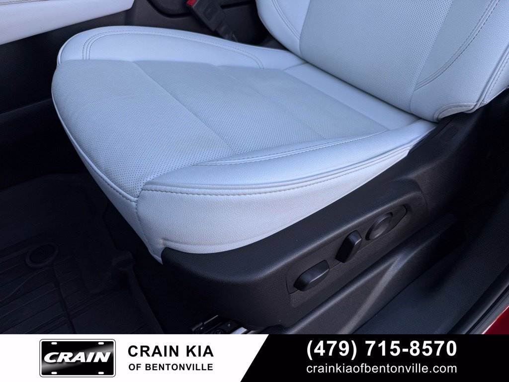 Used 2025 Chevrolet Suburban Premier AWD/4WD image 23