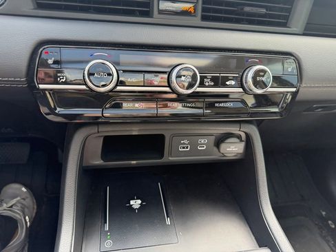Used 2025 Honda Pilot Touring image 18