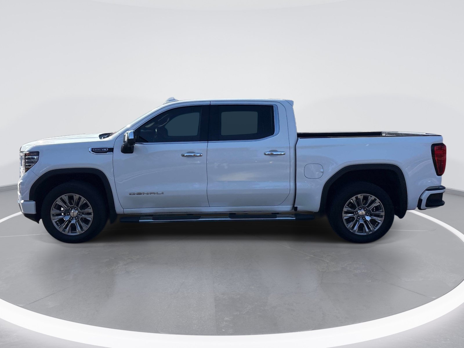 Used 2022 GMC Sierra 1500 Denali w/ Technology Package AWD/4WD image 5