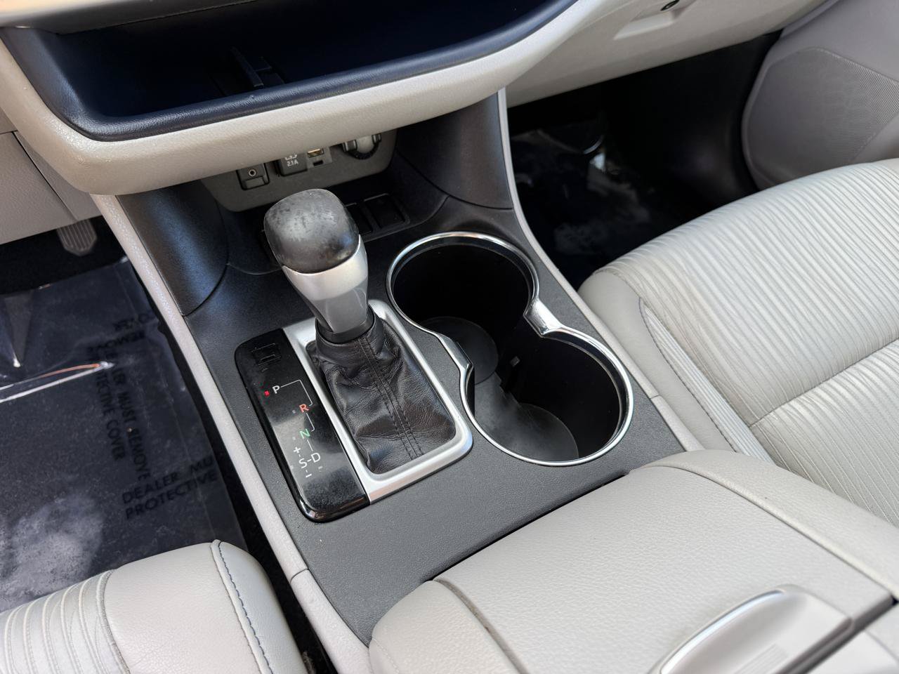 Used 2019 Toyota Highlander Plus FWD image 19