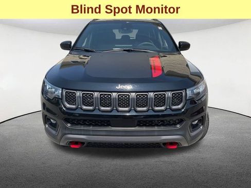 Used 2023 Jeep Compass Trailhawk image 4