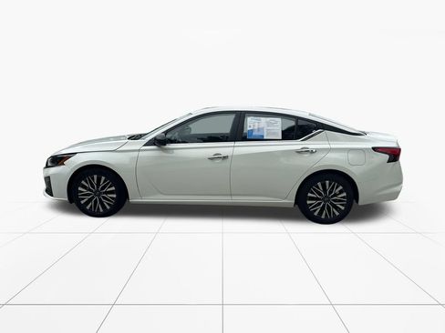 Used 2025 Nissan Altima 2.5 SV FWD image 4