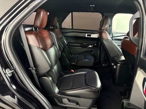 Used 2022 Ford Explorer Platinum w/ Premium Technology Package image 47