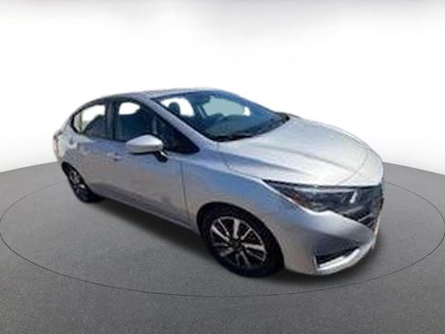 Used 2025 Nissan Versa SV image 1