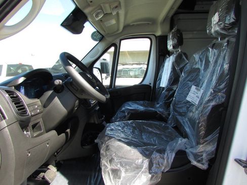 Used 2025 RAM ProMaster 2500 w/ Convenience Group image 12