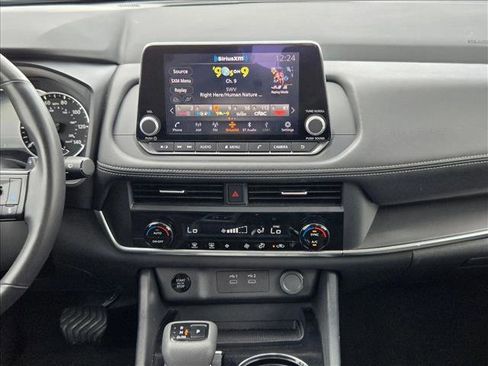 Used 2025 Nissan Rogue SV FWD image 13