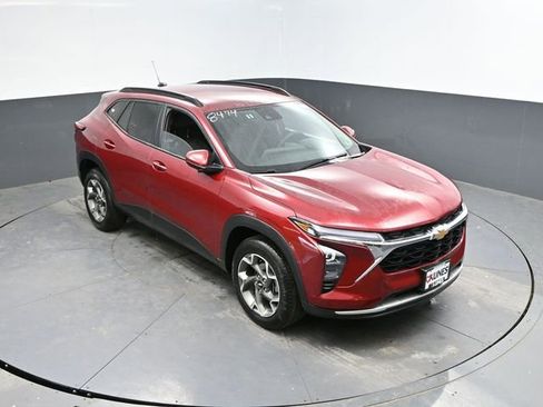 Used 2025 Chevrolet Trax LT image 30