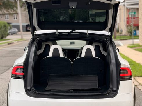 Used 2020 Tesla Model X Long Range AWD/4WD image 7
