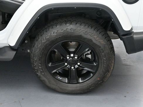 Used 2023 Jeep Wrangler Unlimited Sahara AWD/4WD image 31