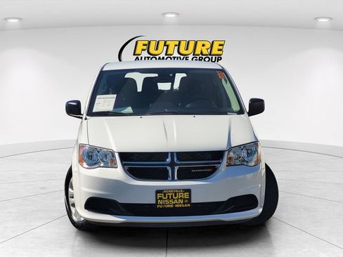 Used 2019 Dodge Grand Caravan SE w/ UConnect Hands-Free Group FWD image 2