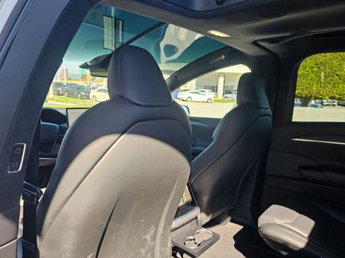 Used 2022 Tesla Model X SUV image 7