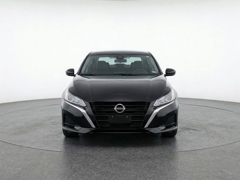Used 2025 Nissan Altima 2.5 SV image 2