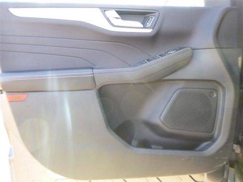 Used 2021 Ford Escape SE w/ SE Sport Appearance Package image 15